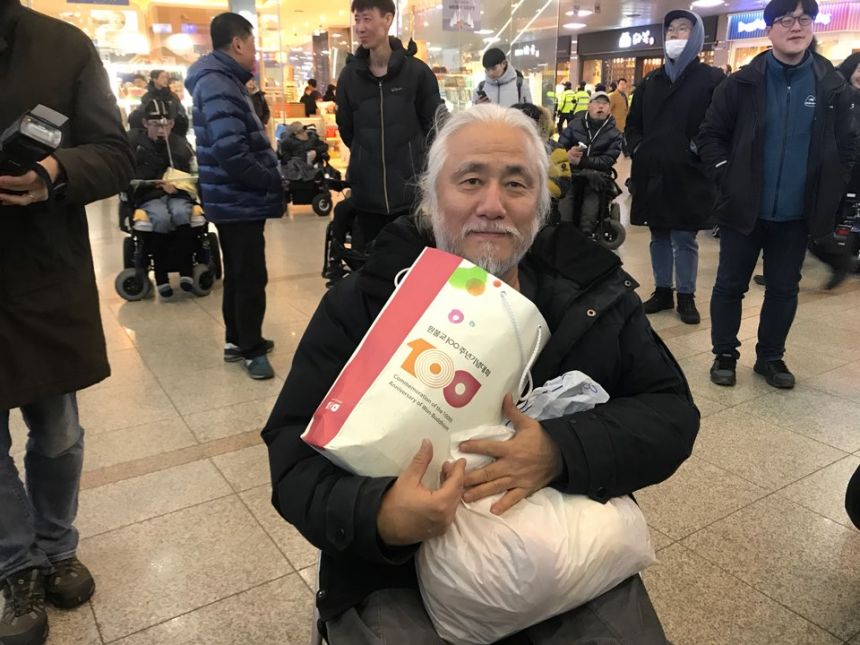 누구도 배제되지 않는(Leave no one behind!) 세상을 향한 2박3일 서울역 노숙농성 사진기록