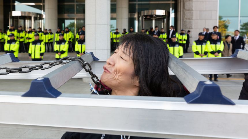 국회의원회관 앞에서 외차다. "예산반영없는 장애등급제 단계적 폐지는 '단계적 사기행각'이다! "(2018.11.5.)