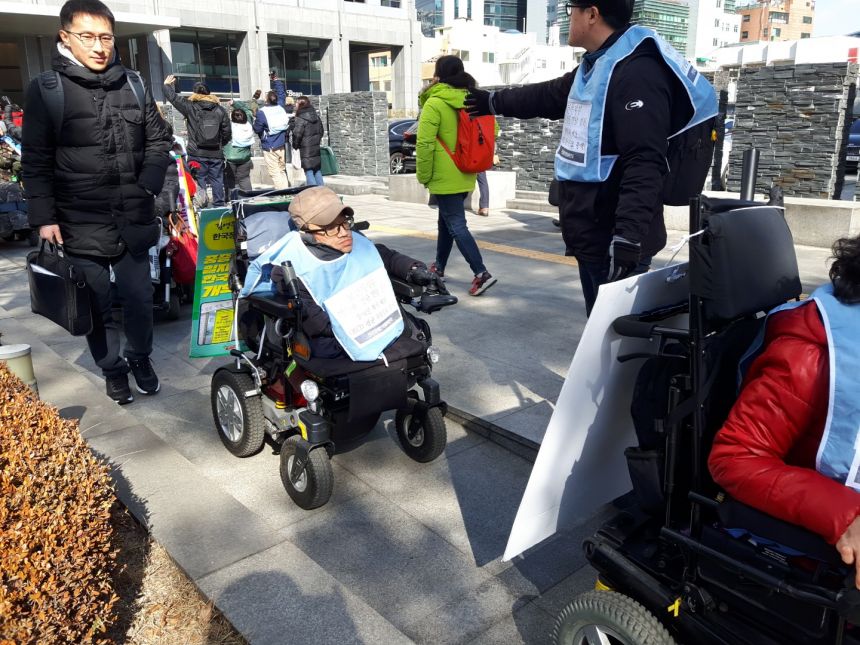 누구도 배제되지 않는(Leave no one behind!) 세상을 향한 2박3일 서울역 노숙농성 사진기록