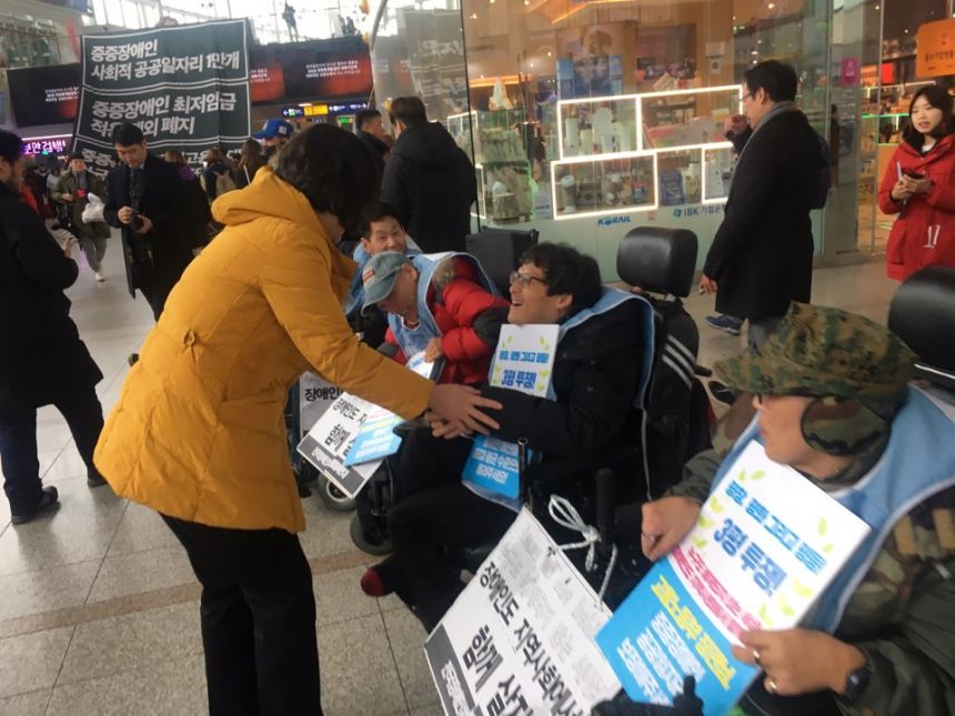 누구도 배제되지 않는(Leave no one behind!) 세상을 향한 2박3일 서울역 노숙농성 사진기록