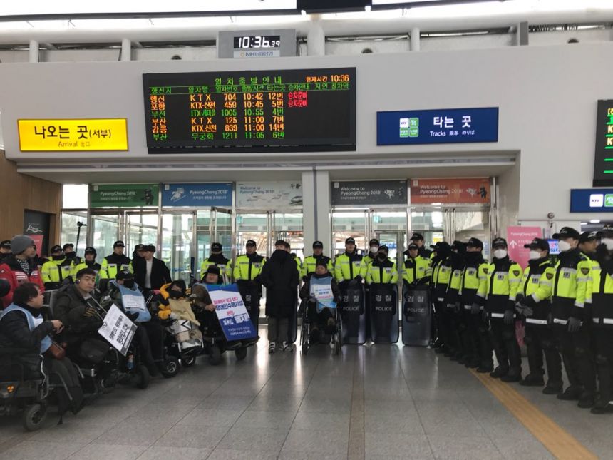누구도 배제되지 않는(Leave no one behind!) 세상을 향한 2박3일 서울역 노숙농성 사진기록