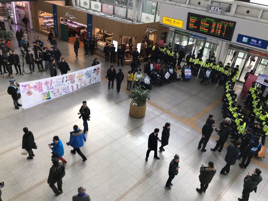 누구도 배제되지 않는(Leave no one behind!) 세상을 향한 2박3일 서울역 노숙농성 사진기록