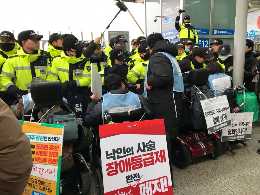 누구도 배제되지 않는(Leave no one behind!) 세상을 향한 2박3일 서울역 노숙농성 사진기록