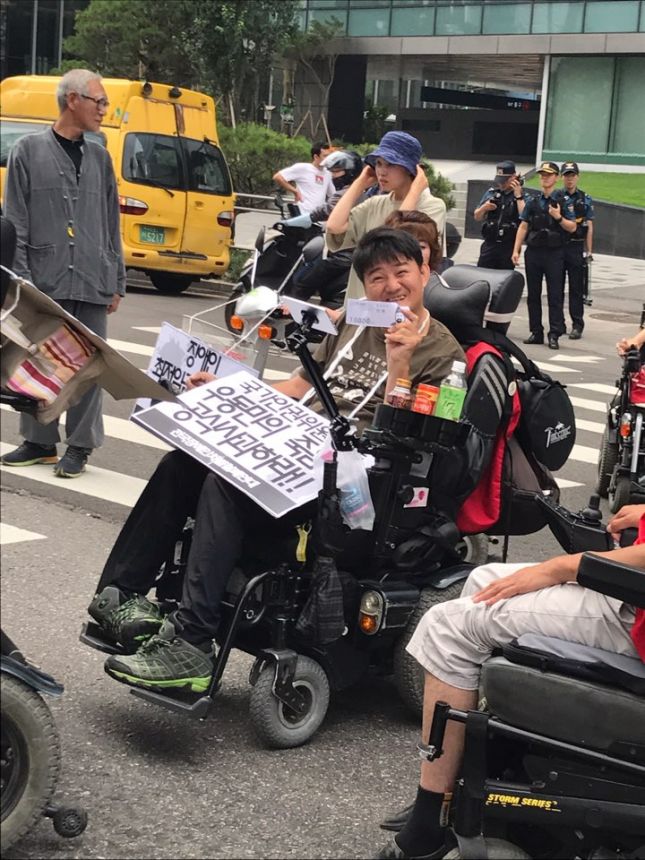 장애인 사회적 총파업하다.