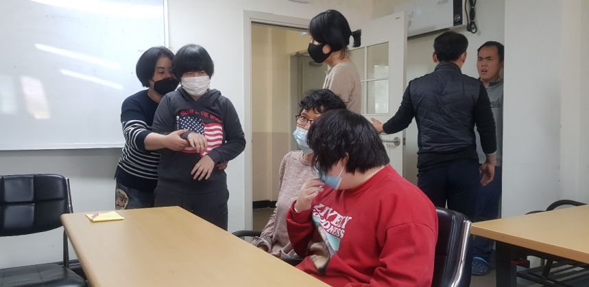 한 명도 남겨두지 않는다.  노들야학 학생 전체 가정 방문