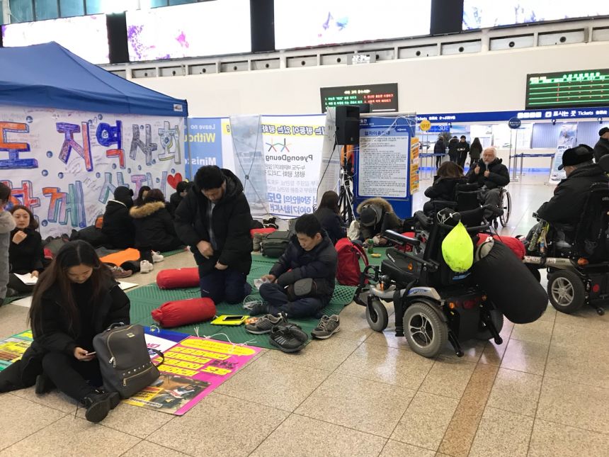 누구도 배제되지 않는(Leave no one behind!) 세상을 향한 2박3일 서울역 노숙농성 사진기록