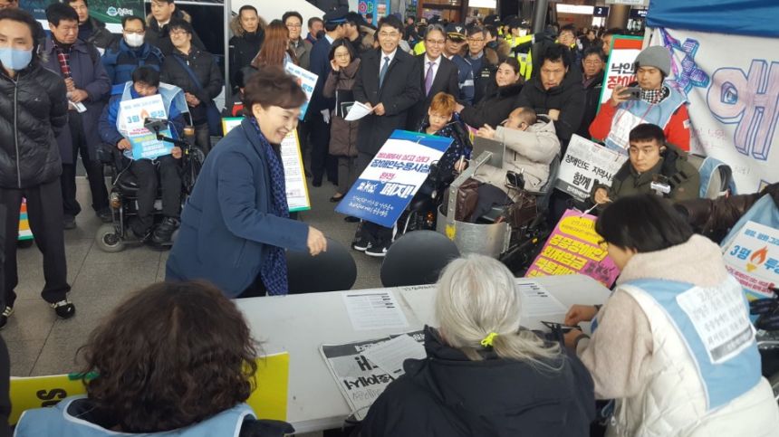 누구도 배제되지 않는(Leave no one behind!) 세상을 향한 2박3일 서울역 노숙농성 사진기록