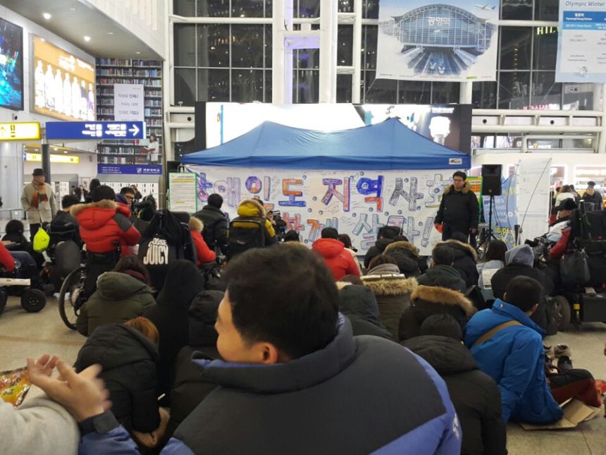 누구도 배제되지 않는(Leave no one behind!) 세상을 향한 2박3일 서울역 노숙농성 사진기록