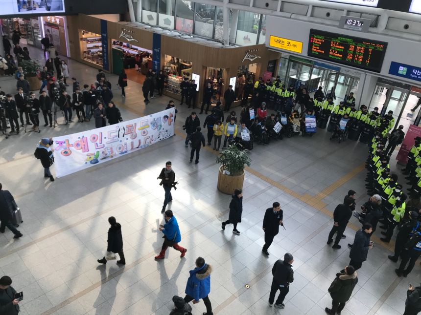 누구도 배제되지 않는(Leave no one behind!) 세상을 향한 2박3일 서울역 노숙농성 사진기록