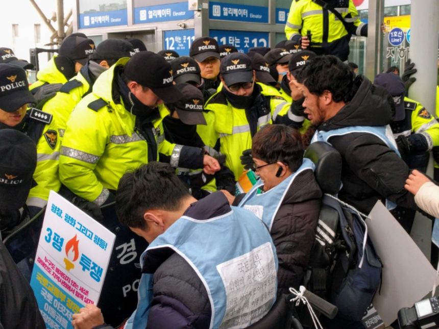 누구도 배제되지 않는(Leave no one behind!) 세상을 향한 2박3일 서울역 노숙농성 사진기록