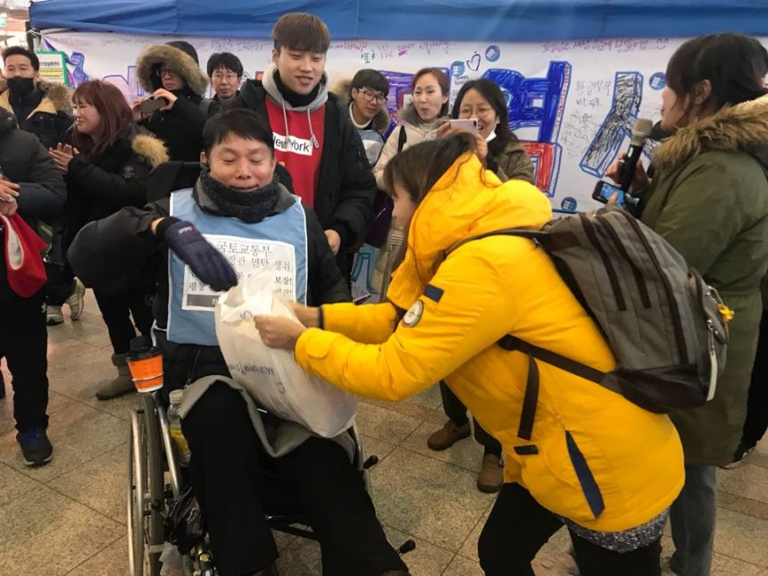 누구도 배제되지 않는(Leave no one behind!) 세상을 향한 2박3일 서울역 노숙농성 사진기록