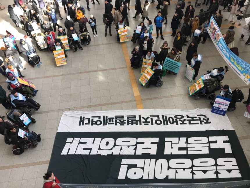 누구도 배제되지 않는(Leave no one behind!) 세상을 향한 2박3일 서울역 노숙농성 사진기록