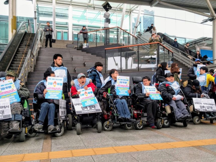 누구도 배제되지 않는(Leave no one behind!) 세상을 향한 2박3일 서울역 노숙농성 사진기록