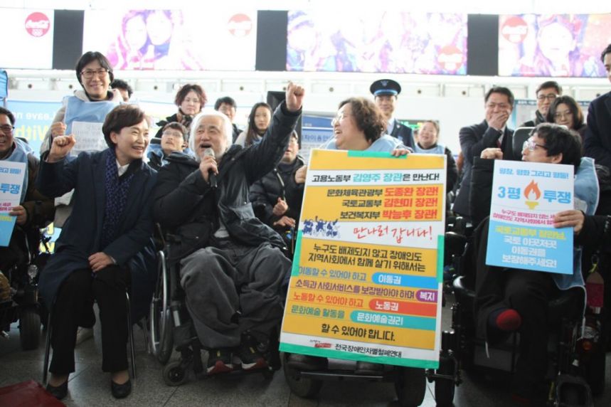 누구도 배제되지 않는(Leave no one behind!) 세상을 향한 2박3일 서울역 노숙농성 사진기록