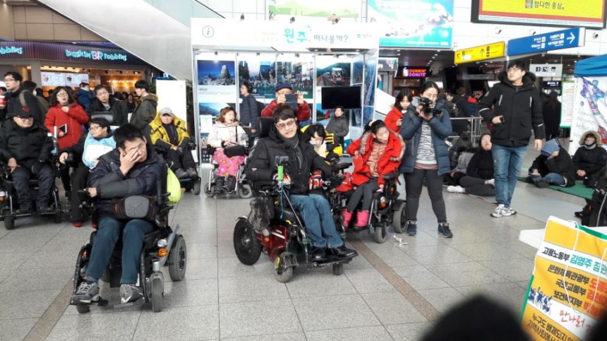 누구도 배제되지 않는(Leave no one behind!) 세상을 향한 2박3일 서울역 노숙농성 사진기록