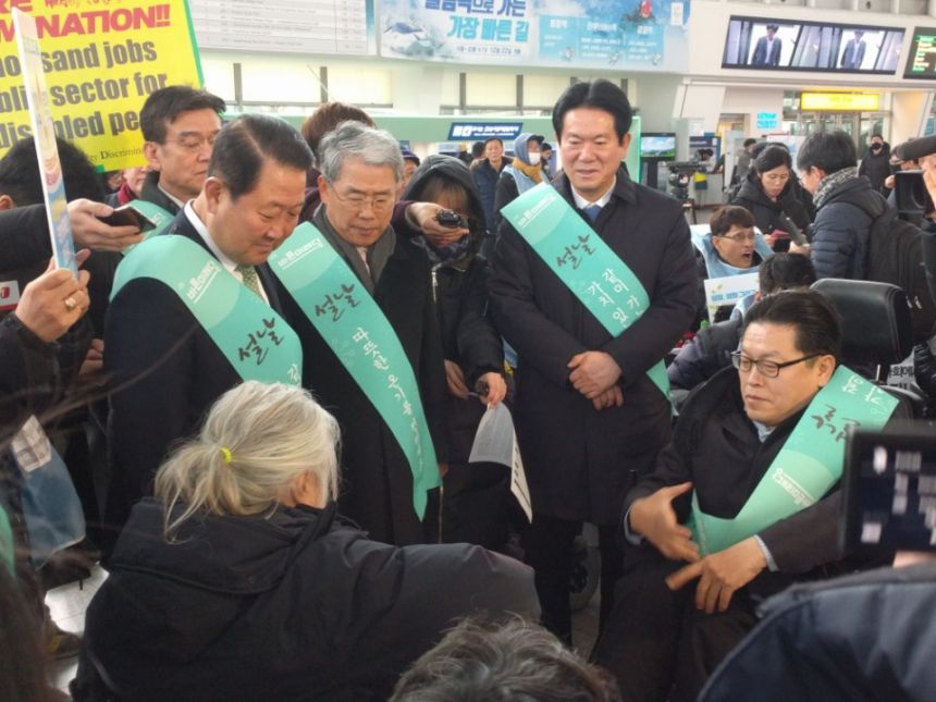 누구도 배제되지 않는(Leave no one behind!) 세상을 향한 2박3일 서울역 노숙농성 사진기록