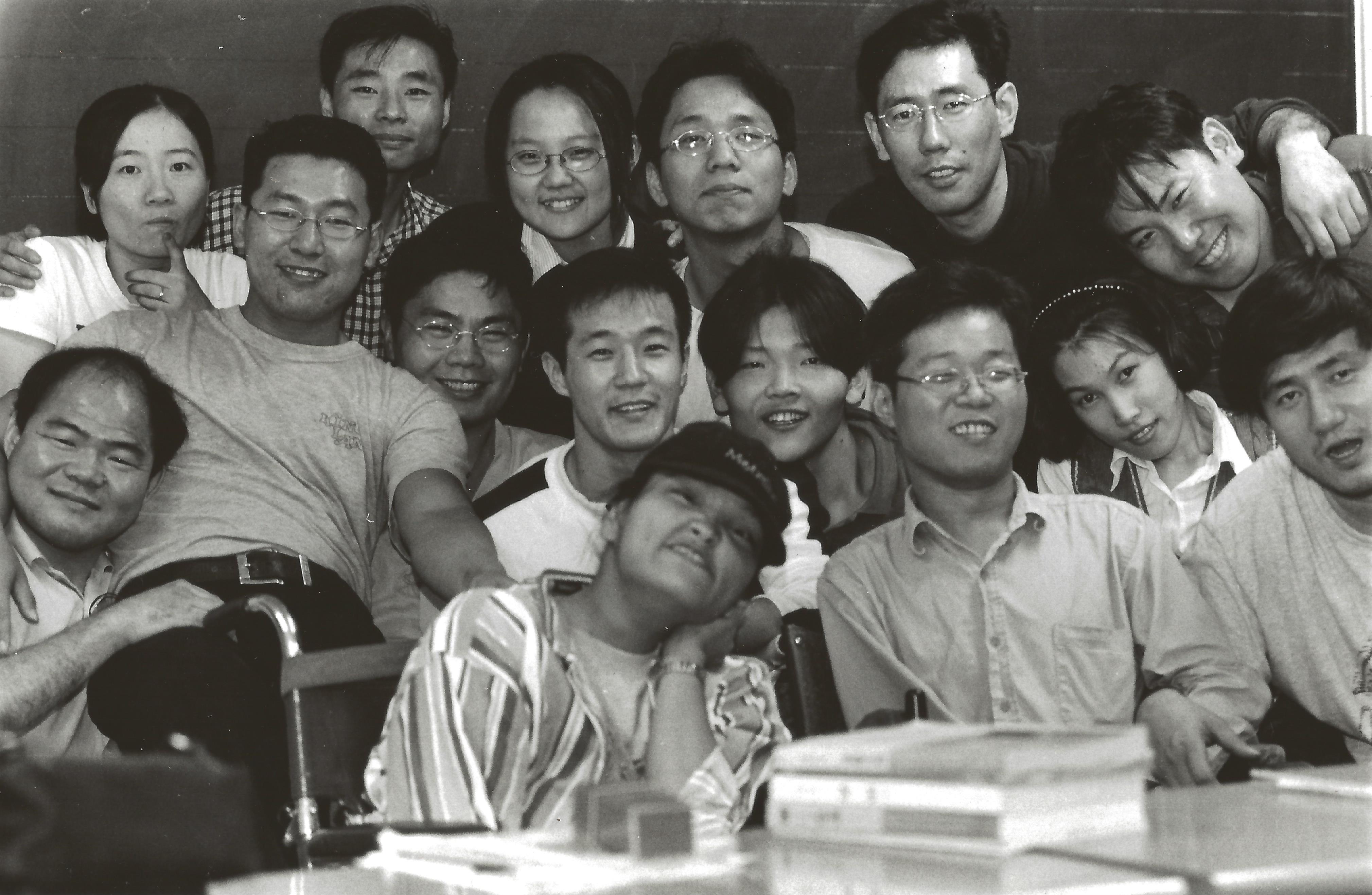 19981023_한명섭사진전_교사학생.jpg