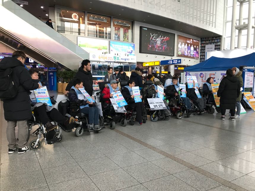 누구도 배제되지 않는(Leave no one behind!) 세상을 향한 2박3일 서울역 노숙농성 사진기록