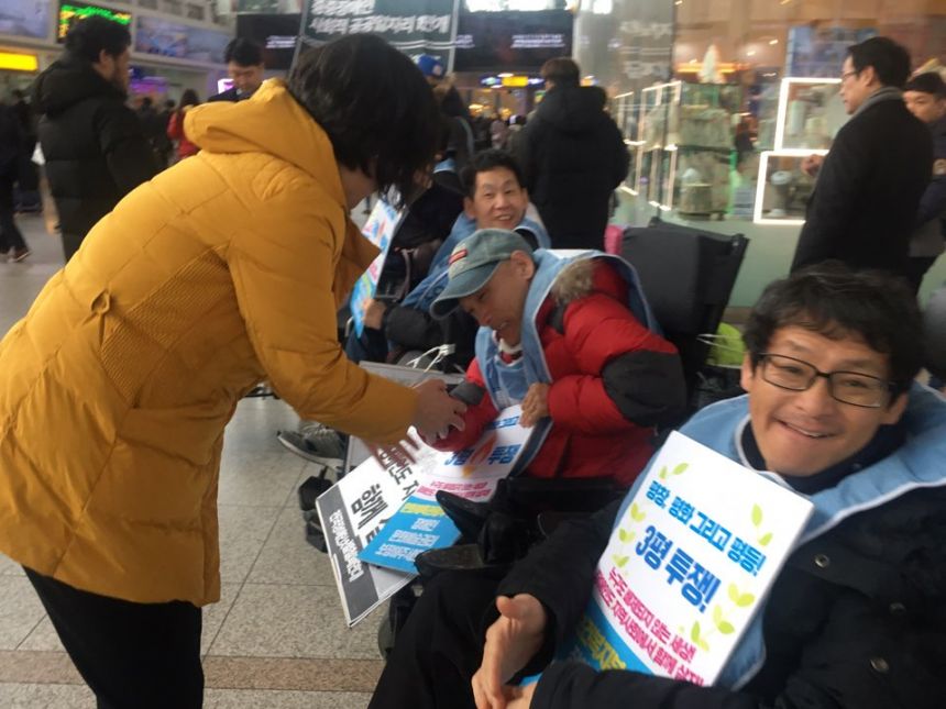 누구도 배제되지 않는(Leave no one behind!) 세상을 향한 2박3일 서울역 노숙농성 사진기록