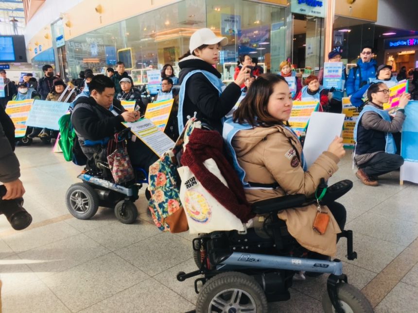 누구도 배제되지 않는(Leave no one behind!) 세상을 향한 2박3일 서울역 노숙농성 사진기록