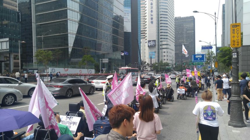 장애인 사회적 총파업하다.