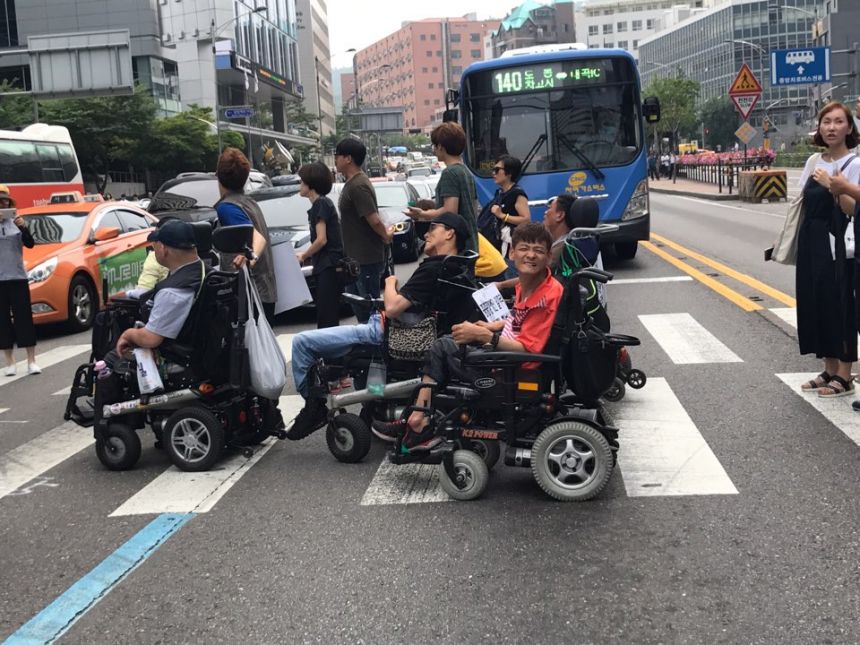 장애인 사회적 총파업하다.