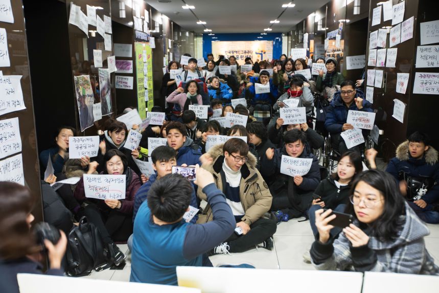 중증장애인노동권쟁취 점거 85일 농성 마감날 (사진. 정택용)