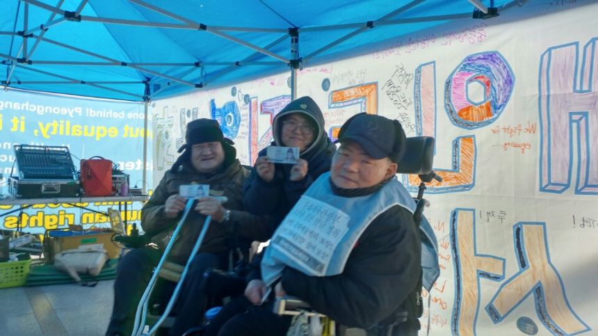 누구도 배제되지 않는(Leave no one behind!) 세상을 향한 2박3일 서울역 노숙농성 사진기록