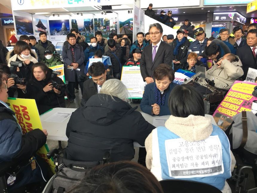 누구도 배제되지 않는(Leave no one behind!) 세상을 향한 2박3일 서울역 노숙농성 사진기록