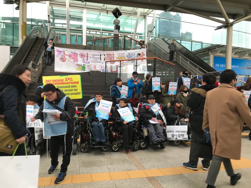 누구도 배제되지 않는(Leave no one behind!) 세상을 향한 2박3일 서울역 노숙농성 사진기록