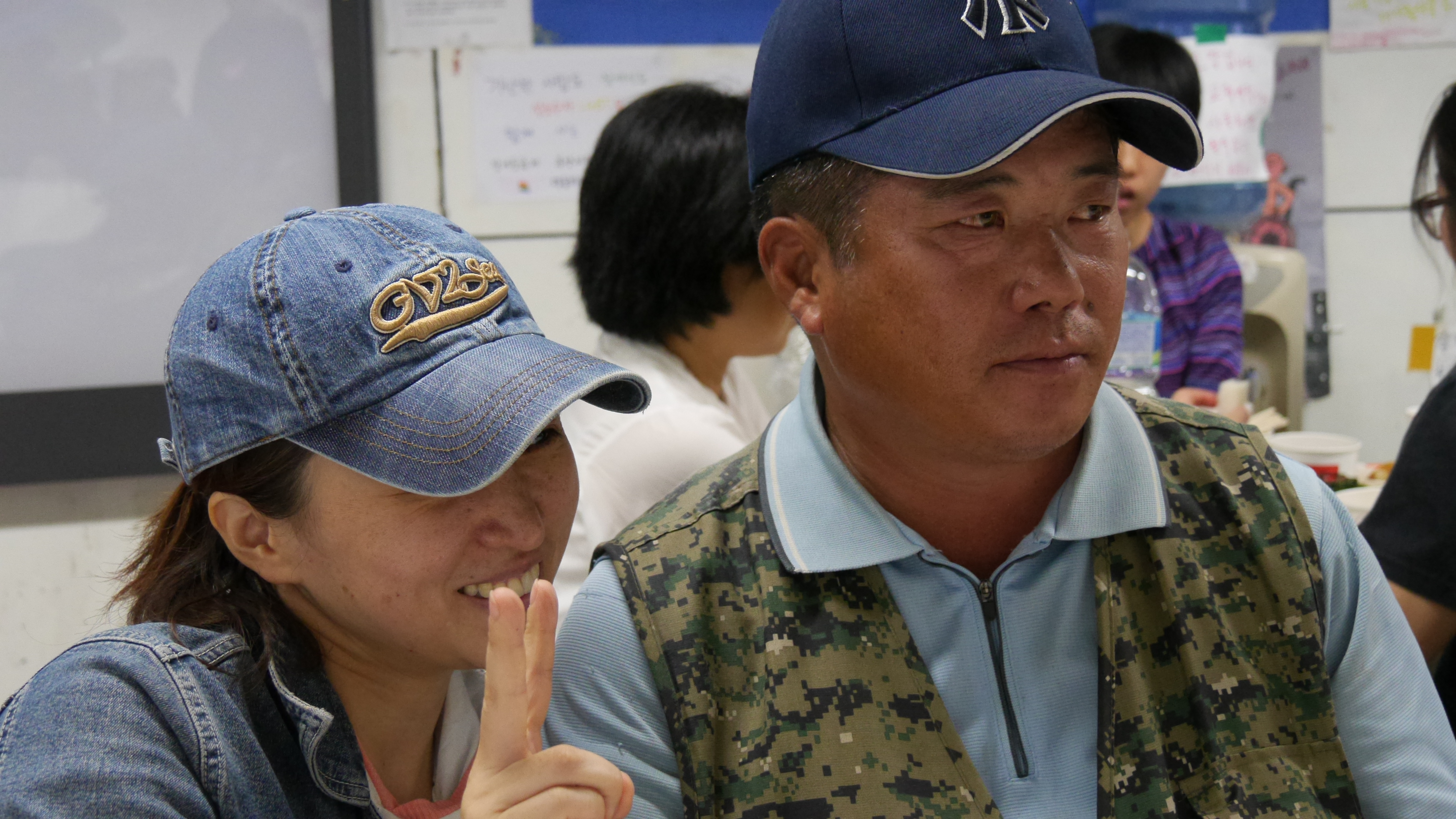 지우, 지훈이 영정을 딱아주는 아빠.. ^^ 4번째 농성장에서 맞이하는 추석날 풍경이여요(2015.9.27.)