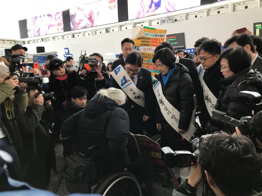 누구도 배제되지 않는(Leave no one behind!) 세상을 향한 2박3일 서울역 노숙농성 사진기록
