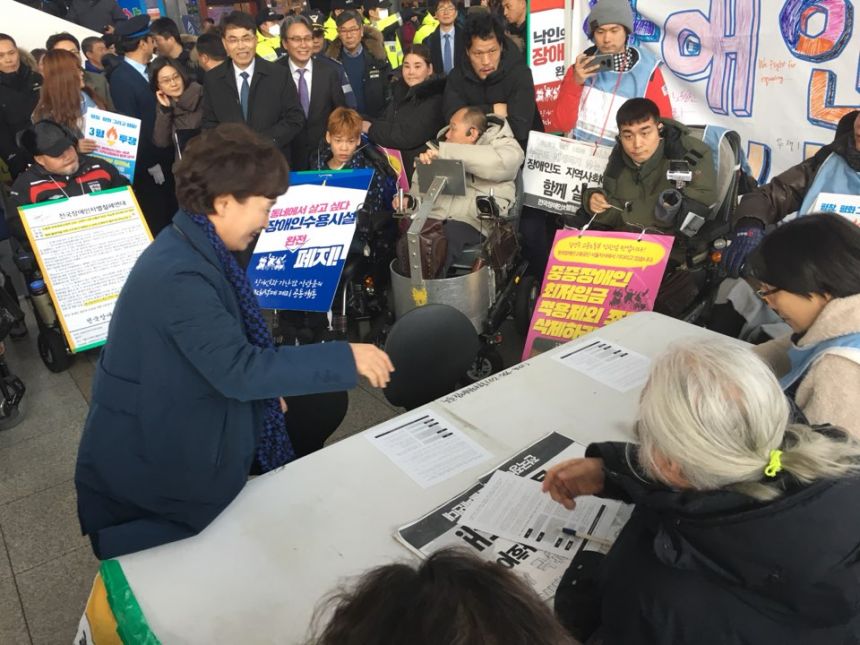 누구도 배제되지 않는(Leave no one behind!) 세상을 향한 2박3일 서울역 노숙농성 사진기록