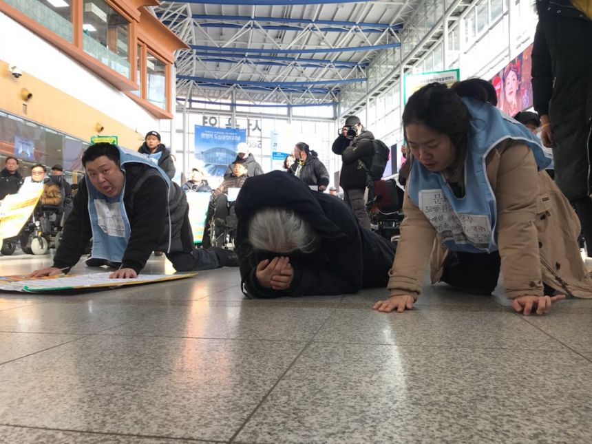 누구도 배제되지 않는(Leave no one behind!) 세상을 향한 2박3일 서울역 노숙농성 사진기록