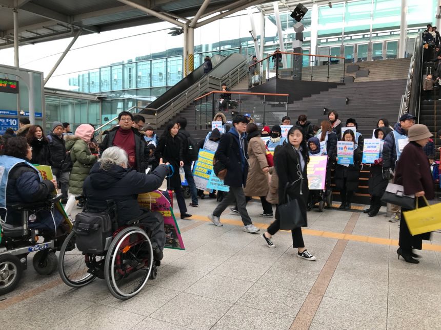 누구도 배제되지 않는(Leave no one behind!) 세상을 향한 2박3일 서울역 노숙농성 사진기록