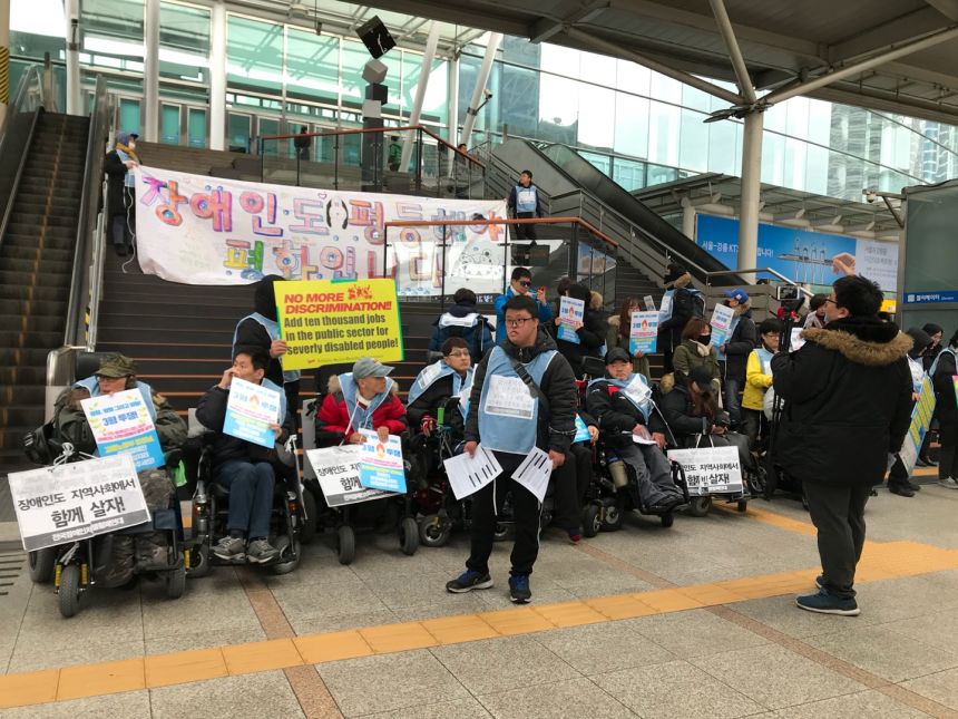 누구도 배제되지 않는(Leave no one behind!) 세상을 향한 2박3일 서울역 노숙농성 사진기록