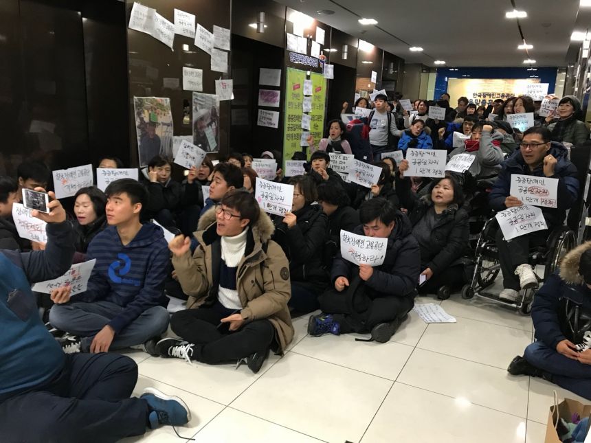 누구도 배제되지 않는(Leave no one behind!) 세상을 향한 2박3일 서울역 노숙농성 사진기록