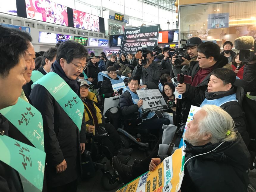 누구도 배제되지 않는(Leave no one behind!) 세상을 향한 2박3일 서울역 노숙농성 사진기록