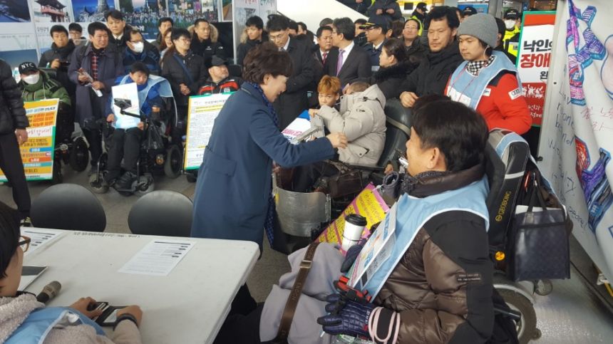 누구도 배제되지 않는(Leave no one behind!) 세상을 향한 2박3일 서울역 노숙농성 사진기록