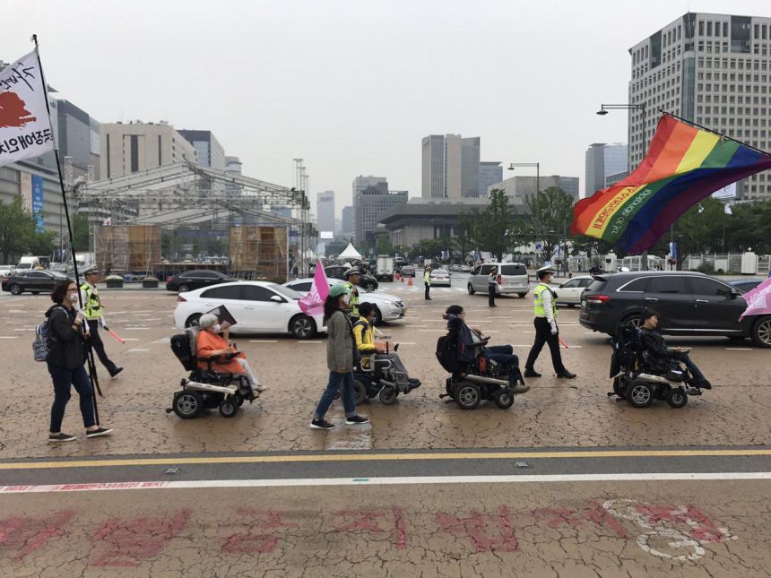 첫번째 '인권과 평등'을 향한 장애인들의 존엄한 행진 (Disability Pride March)