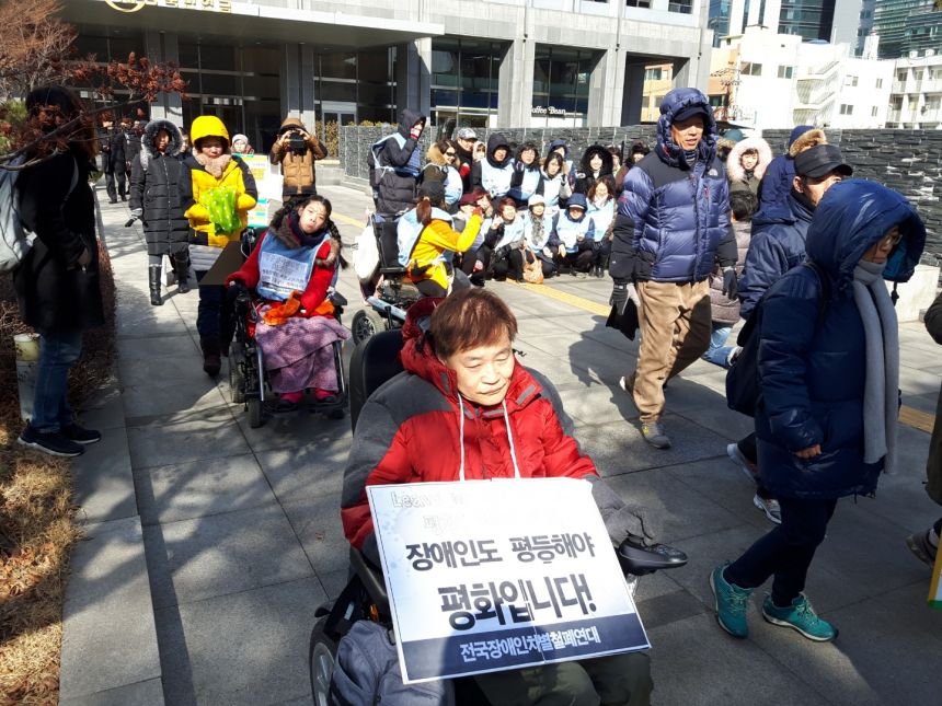 누구도 배제되지 않는(Leave no one behind!) 세상을 향한 2박3일 서울역 노숙농성 사진기록