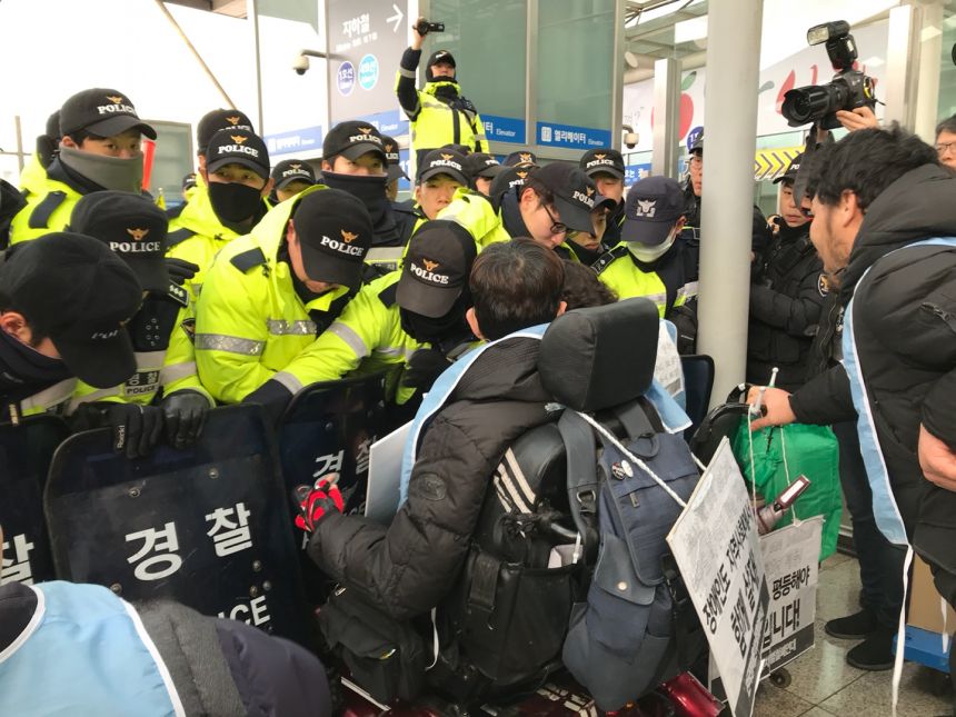 누구도 배제되지 않는(Leave no one behind!) 세상을 향한 2박3일 서울역 노숙농성 사진기록