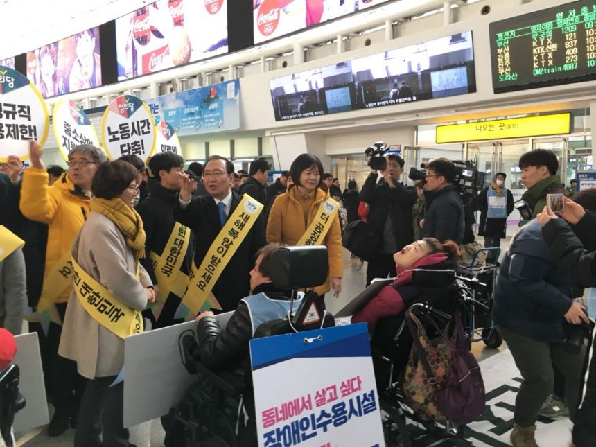 누구도 배제되지 않는(Leave no one behind!) 세상을 향한 2박3일 서울역 노숙농성 사진기록