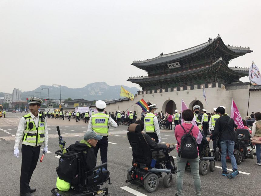 첫번째 '인권과 평등'을 향한 장애인들의 존엄한 행진 (Disability Pride March)