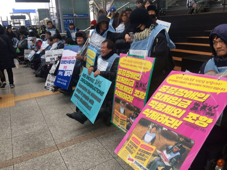 누구도 배제되지 않는(Leave no one behind!) 세상을 향한 2박3일 서울역 노숙농성 사진기록