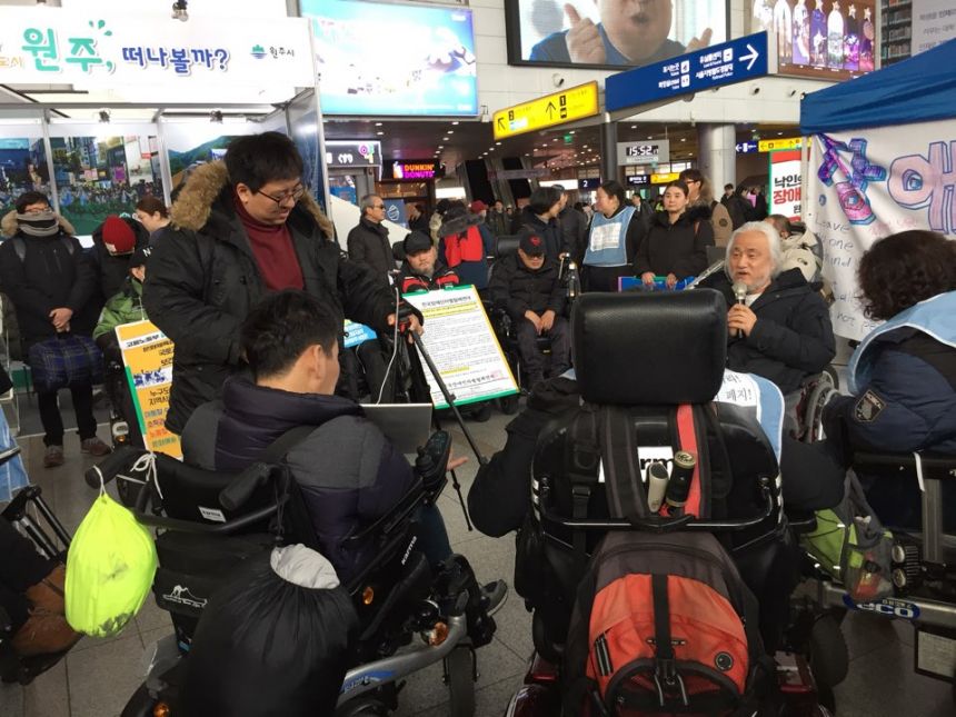 누구도 배제되지 않는(Leave no one behind!) 세상을 향한 2박3일 서울역 노숙농성 사진기록