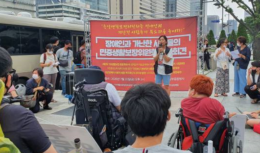 서울시 권리중심의 중증장애인맞춤형 공공일자리 참여자 활동 사진들입니다. (2020.7)