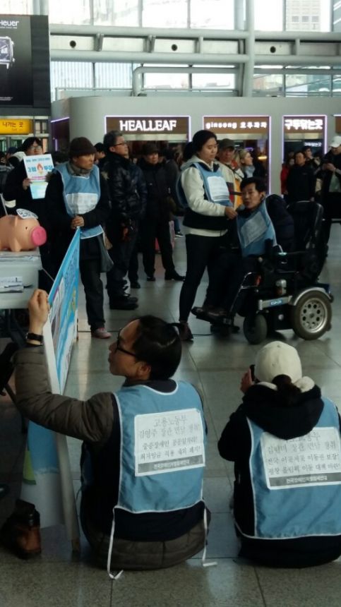 누구도 배제되지 않는(Leave no one behind!) 세상을 향한 2박3일 서울역 노숙농성 사진기록