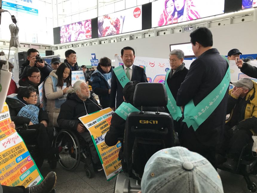 누구도 배제되지 않는(Leave no one behind!) 세상을 향한 2박3일 서울역 노숙농성 사진기록