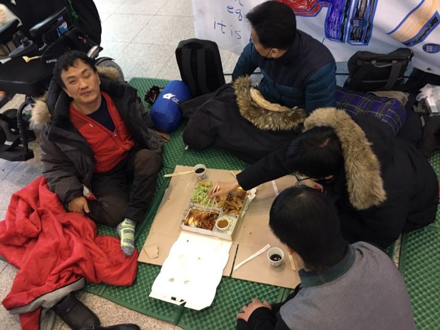 누구도 배제되지 않는(Leave no one behind!) 세상을 향한 2박3일 서울역 노숙농성 사진기록